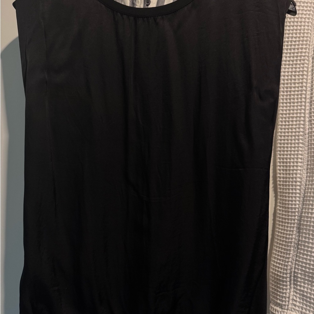 Chic Black Sleeveless Blouse